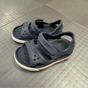 CROCS CHILD KID SANDALS SIZE 5 NAVY BLUE AND WHITE